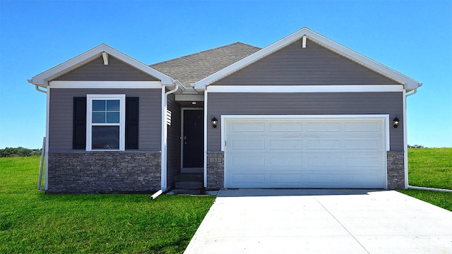 view of front facade with a garage and a front yard