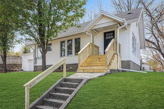 view of front of house featuring a front yard and a garage