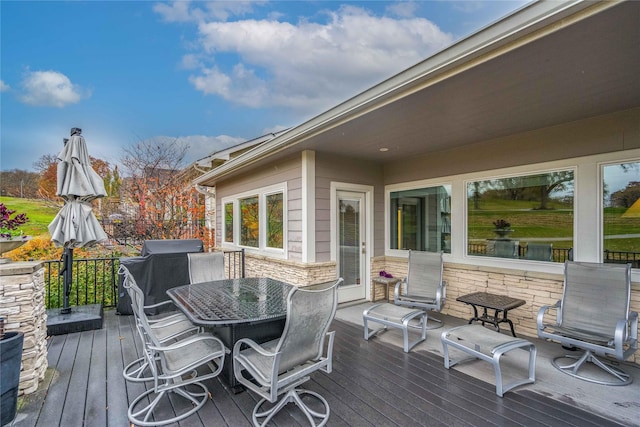 1902 Park Ave, Des Moines, IA 50315 - deck with outdoor dining space