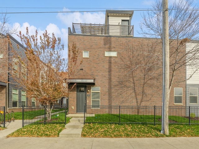 view of front of house featuring a front yard