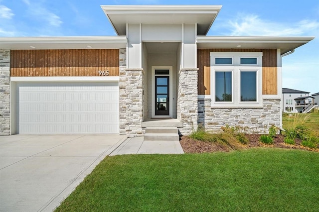 view of front of house with a front lawn and a garage