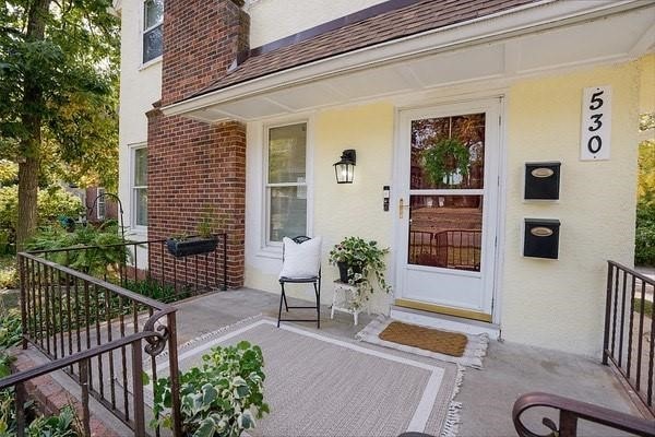 property entrance with covered porch