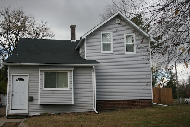 back of house featuring a yard