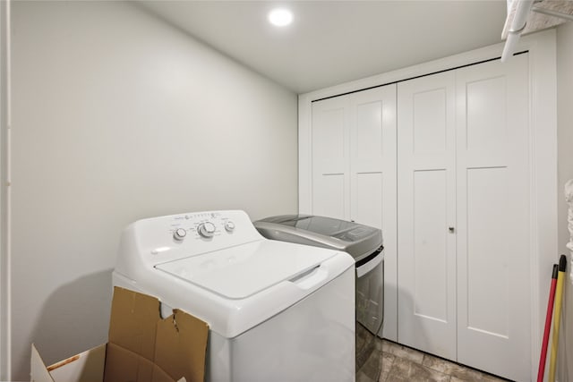 laundry room featuring washer and clothes dryer