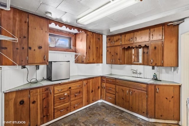 kitchen featuring sink and crown molding