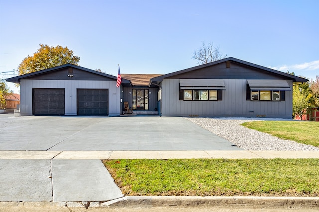 single story home featuring a garage