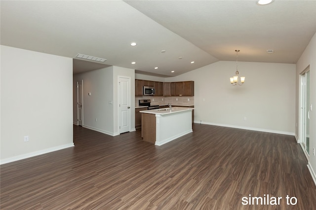 kitchen featuring stainless steel appliances, dark hardwood / wood-style flooring, an island with sink, pendant lighting, and lofted ceiling