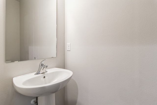 bathroom featuring sink