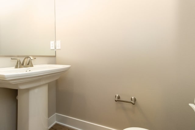 bathroom featuring sink and toilet