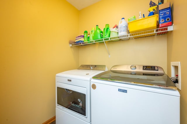 washroom featuring washing machine and clothes dryer