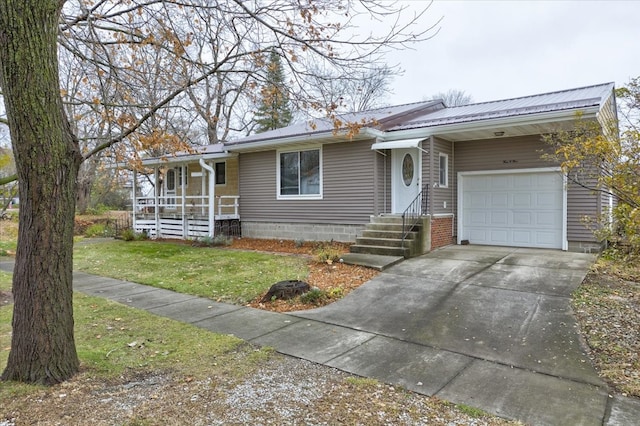 view of front facade featuring a front yard and a garage