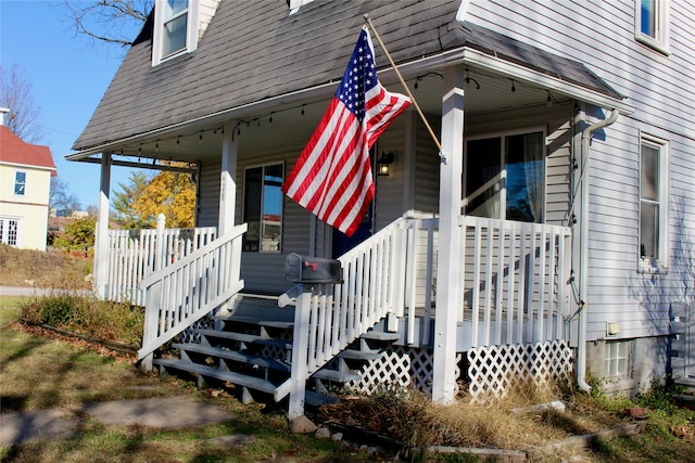 entrance to property featuring covered porch