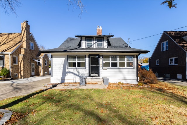 bungalow-style house with a front yard