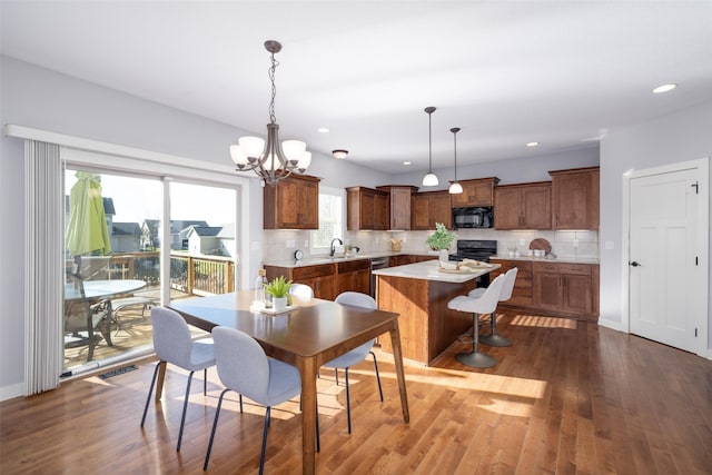 dining room featuring dark wood-style floors, visible vents, baseboards, recessed lighting, and a notable chandelier