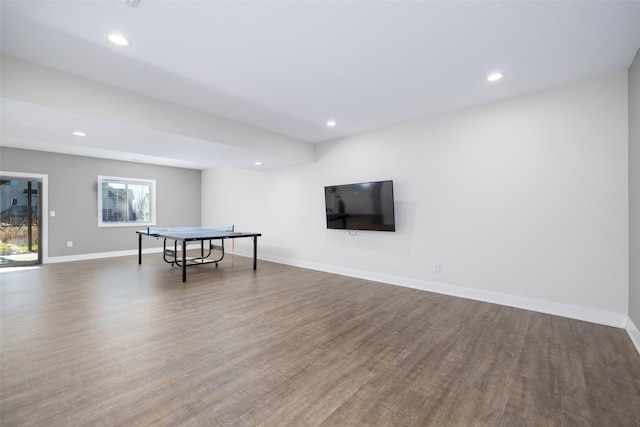 game room featuring recessed lighting and baseboards