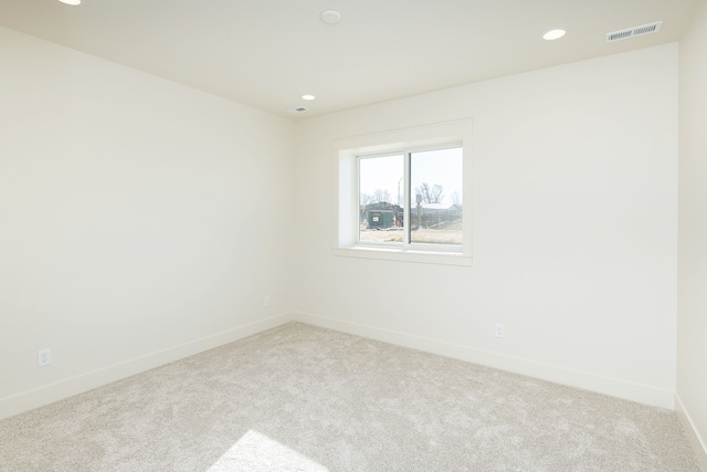 empty room with carpet floors, baseboards, visible vents, and recessed lighting