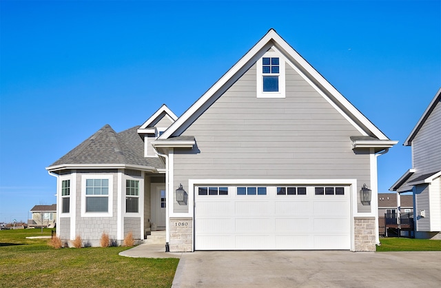 view of front of house featuring a front yard and a garage