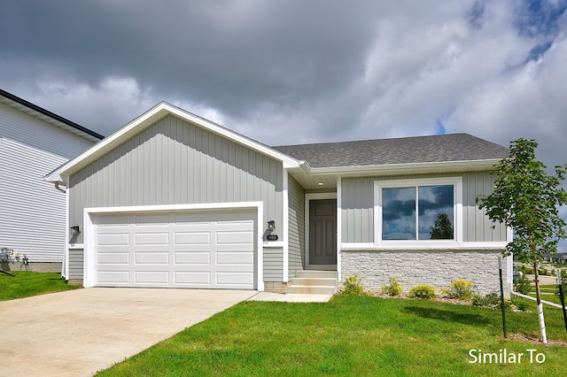 view of front of house featuring a front lawn and a garage