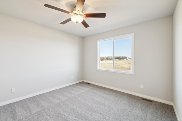 carpeted empty room featuring ceiling fan