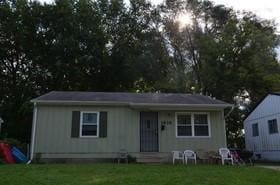 view of front of property with a front yard