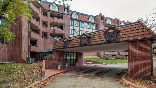 view of building exterior featuring central AC unit