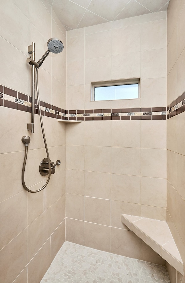 bathroom featuring tiled shower