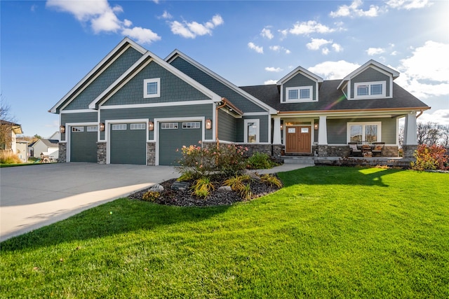 craftsman-style home featuring a front lawn