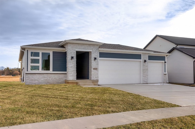 view of front of property featuring a front yard and a garage