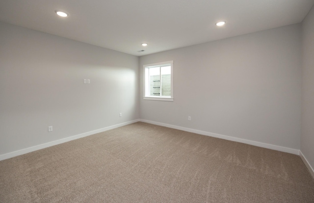 spare room featuring carpet floors