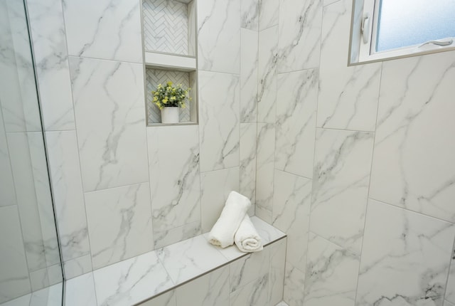 bathroom featuring a tile shower