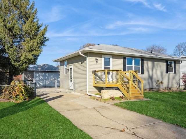 view of front of property featuring a wooden deck and a front yard