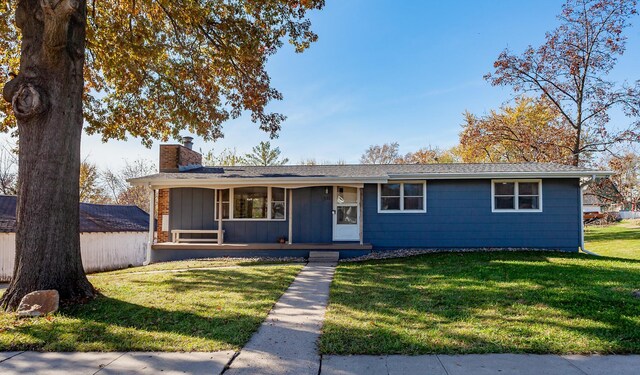 ranch-style home featuring a front yard