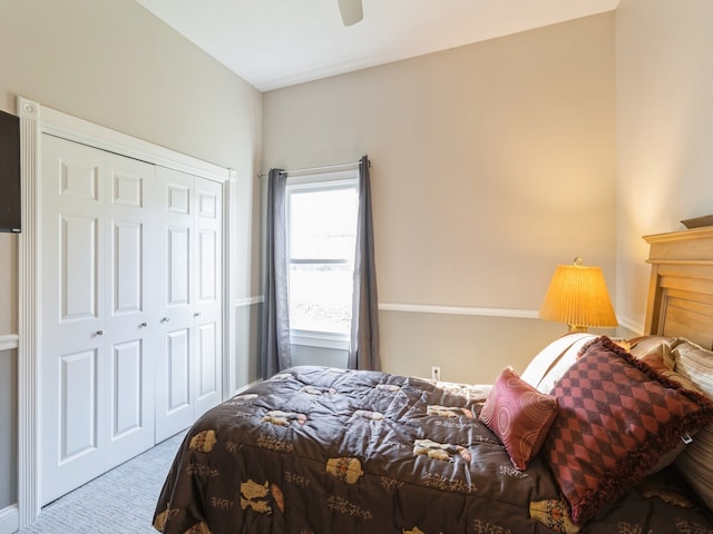 bedroom featuring ceiling fan, light carpet, and a closet