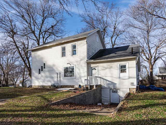 back of house featuring a yard