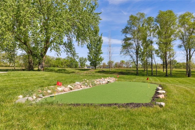 view of property's community featuring a lawn