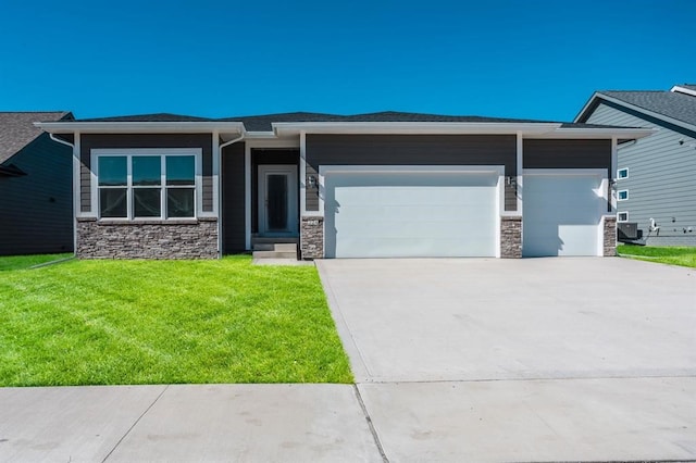 view of front of home featuring a front lawn and a garage