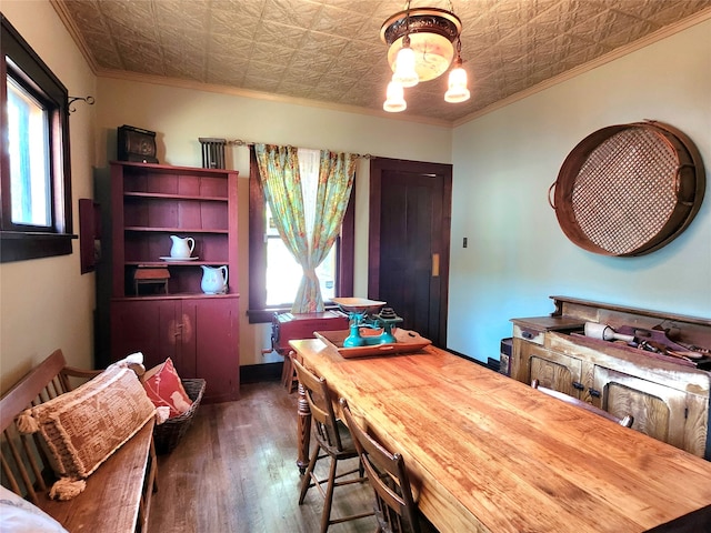 dining area with plenty of natural light, dark hardwood / wood-style flooring, and crown molding