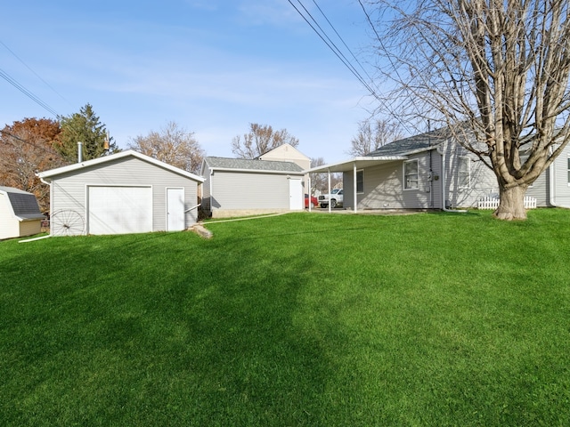 view of yard featuring an outdoor structure and a garage