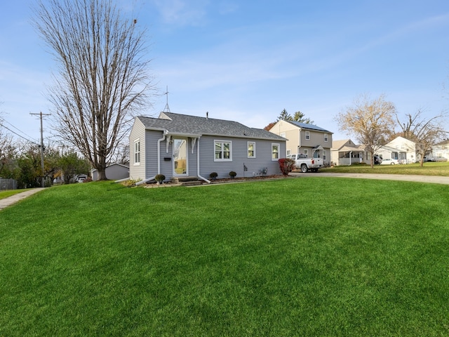 view of front facade with a front yard