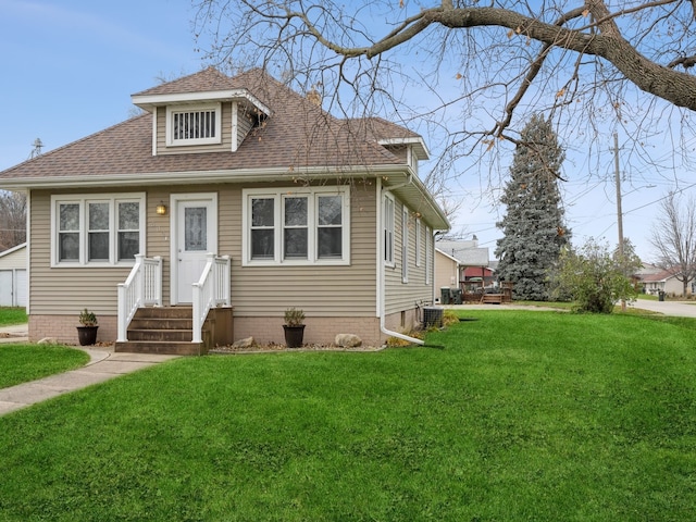 view of front of house with a front lawn