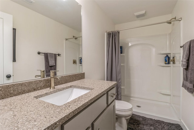 bathroom featuring a shower with curtain, vanity, and toilet