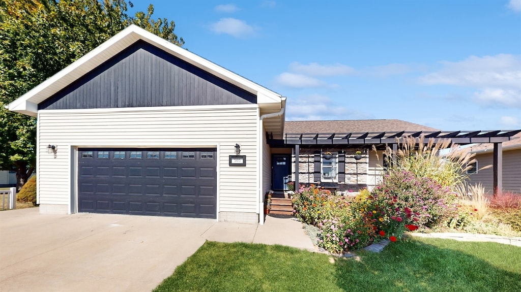 view of front of property featuring a garage