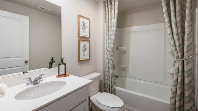 full bathroom featuring shower / tub combo with curtain, vanity, and toilet