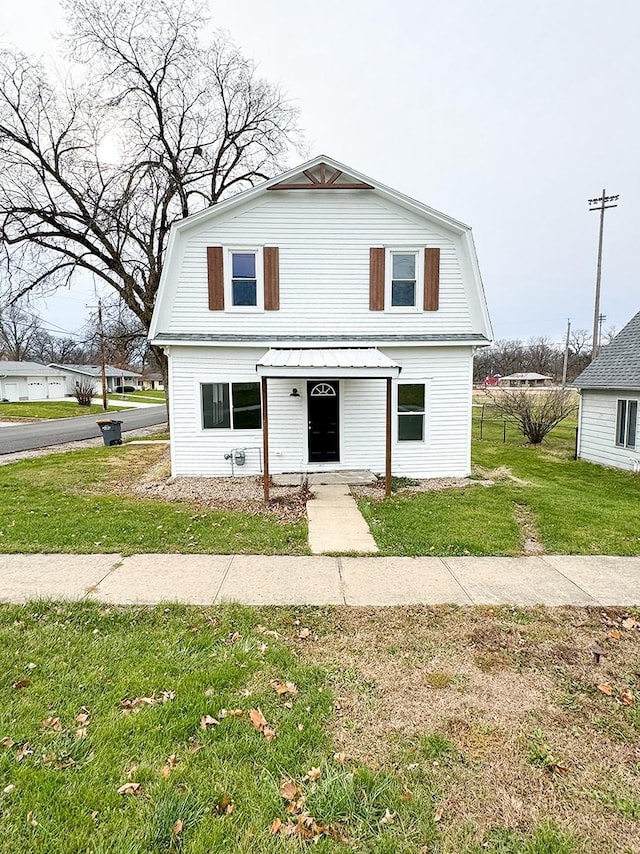 view of front property featuring a front yard