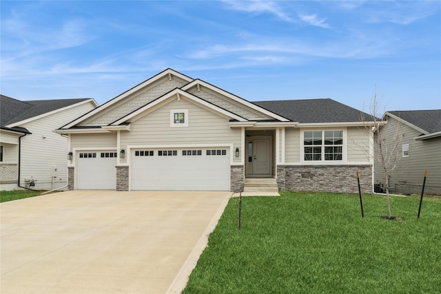 craftsman inspired home with a front lawn