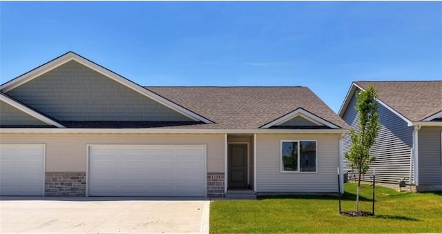 view of front of home featuring a front lawn