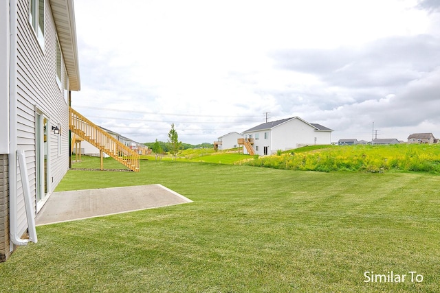 view of yard featuring a patio