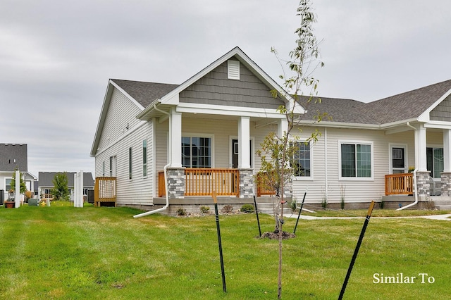 craftsman-style house featuring a porch and a front lawn