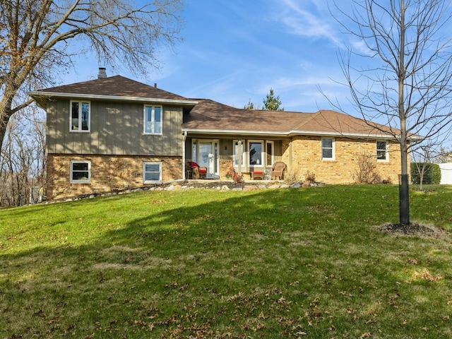 view of front facade with a front yard