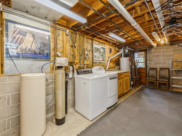 washroom featuring washer and clothes dryer